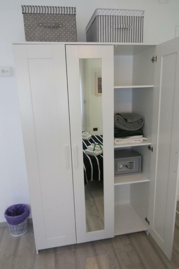 "7 Sorelle B&B" Camere In Pieno Centro Citta Con Bagno Privato, Free High Speed Wi-Fi, Netflix Cosenza Exterior photo