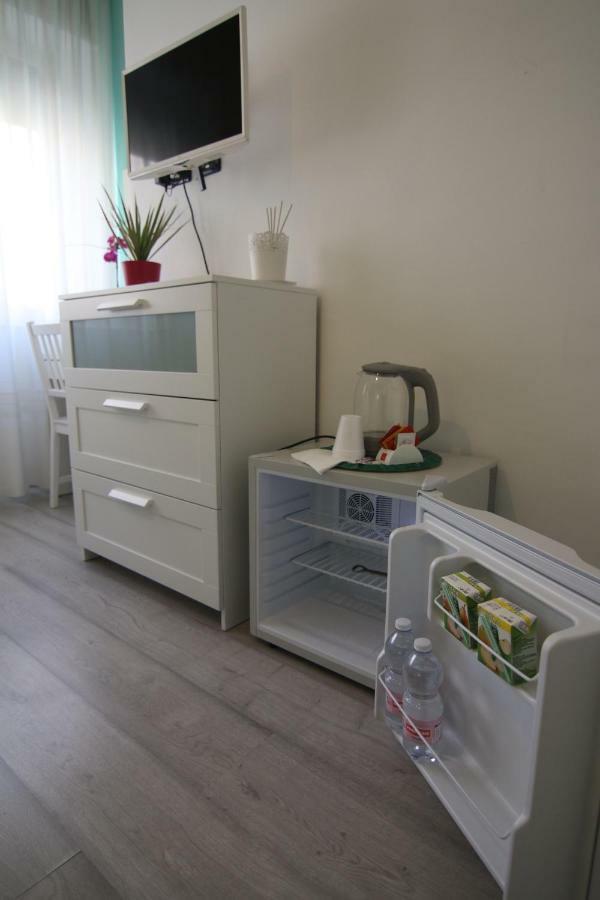"7 Sorelle B&B" Camere In Pieno Centro Citta Con Bagno Privato, Free High Speed Wi-Fi, Netflix Cosenza Exterior photo